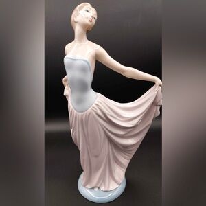 Lladro Beautiful Ballerina Dancer excellent condition includes original box
